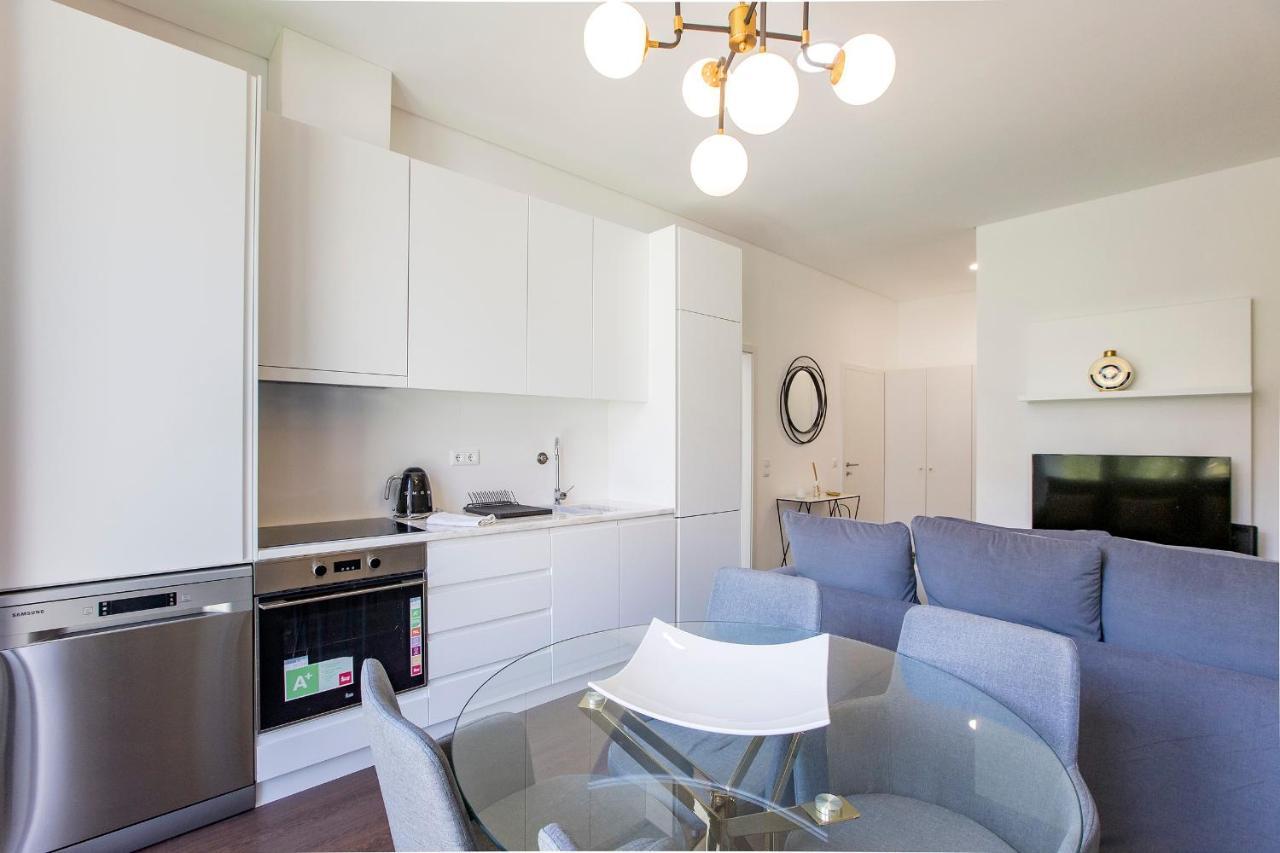 Superb 1Br Flat W/ Garden, Ac & Free Parking By Lovelystay Porto Luaran gambar