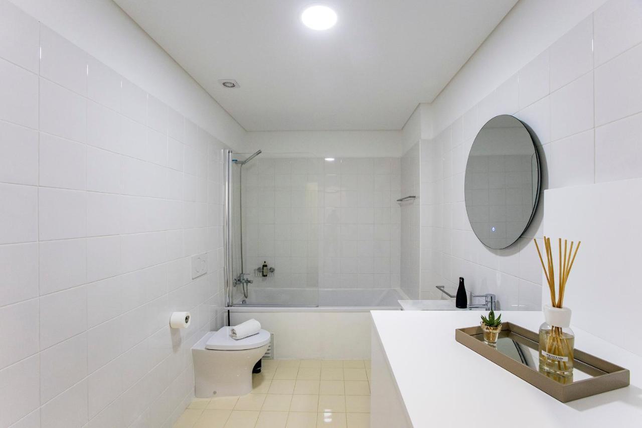 Superb 1Br Flat W/ Garden, Ac & Free Parking By Lovelystay Porto Luaran gambar