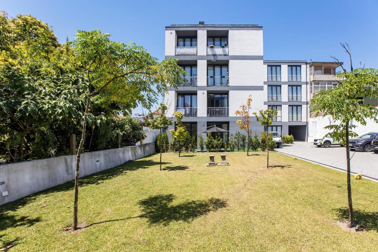 Superb 1Br Flat W/ Garden, Ac & Free Parking By Lovelystay Porto Luaran gambar