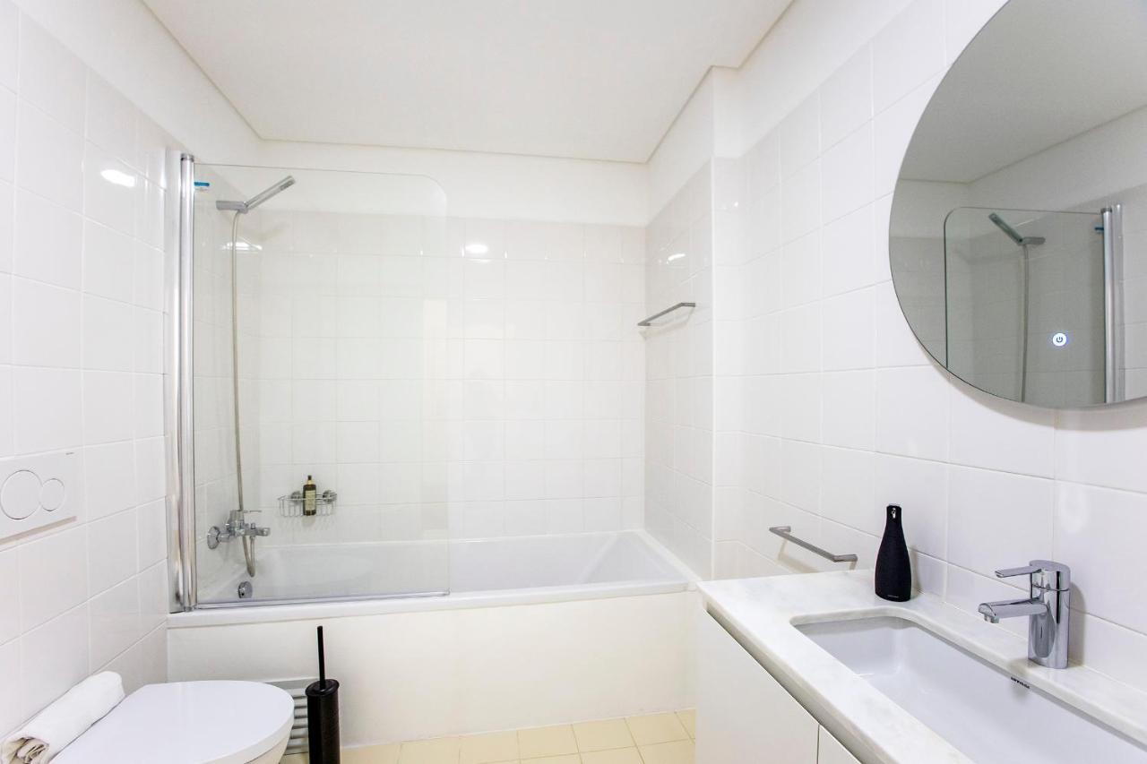 Superb 1Br Flat W/ Garden, Ac & Free Parking By Lovelystay Porto Luaran gambar