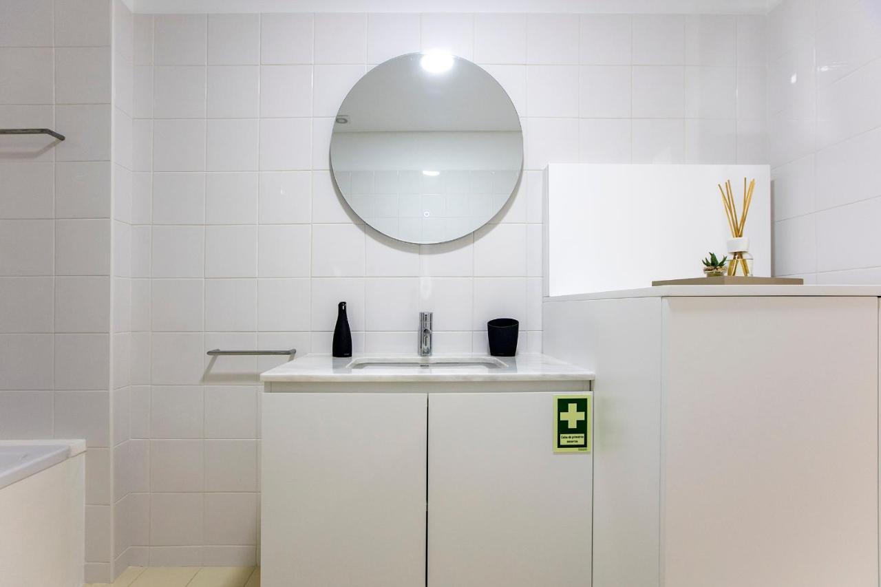 Superb 1Br Flat W/ Garden, Ac & Free Parking By Lovelystay Porto Luaran gambar